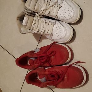 2 pairs,of nike sneakers size 7 no insoles